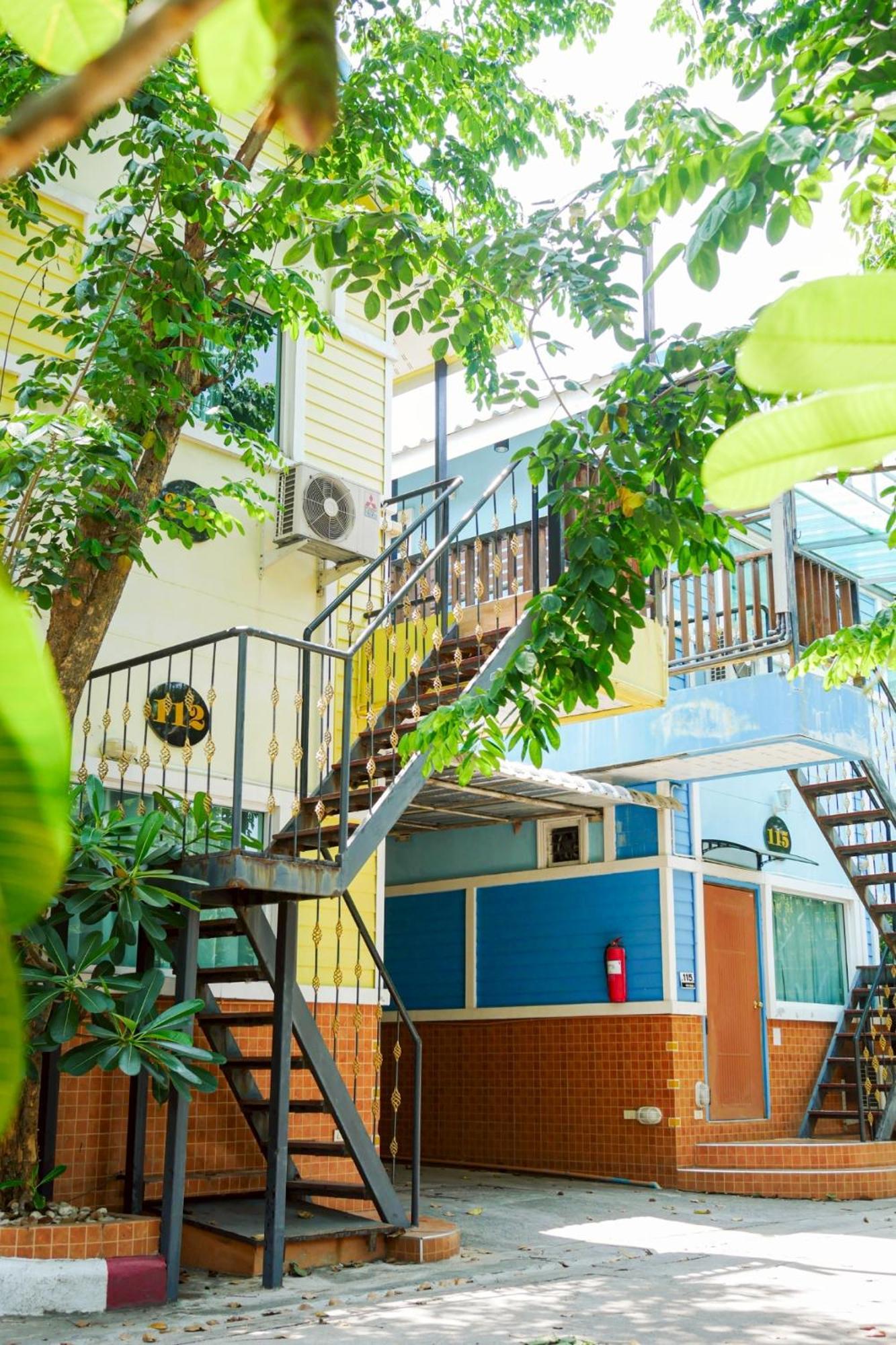Rak Kun Resort 2 Накхон Сауан Екстериор снимка